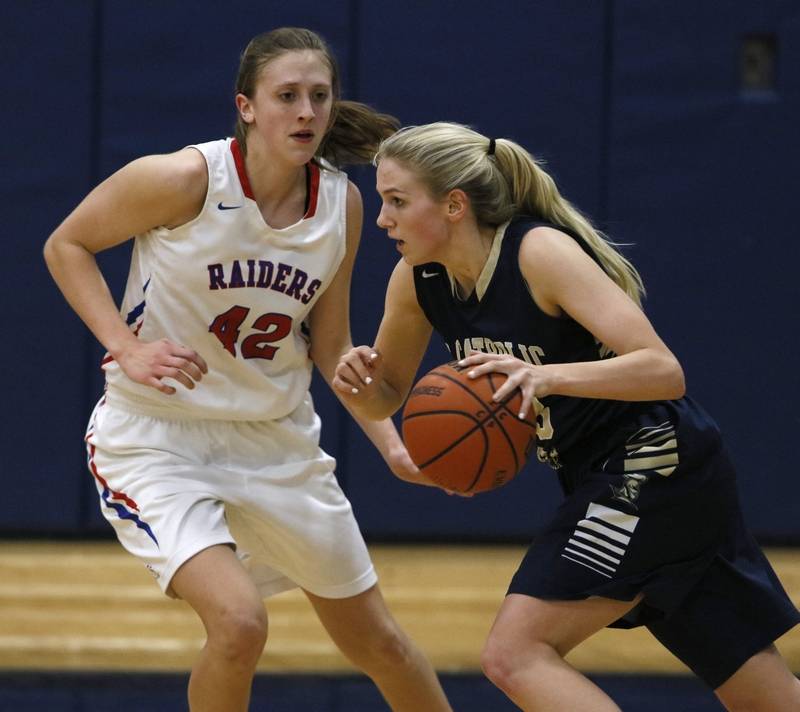 Junior+Maggie+Bair+guards+her+opponent.