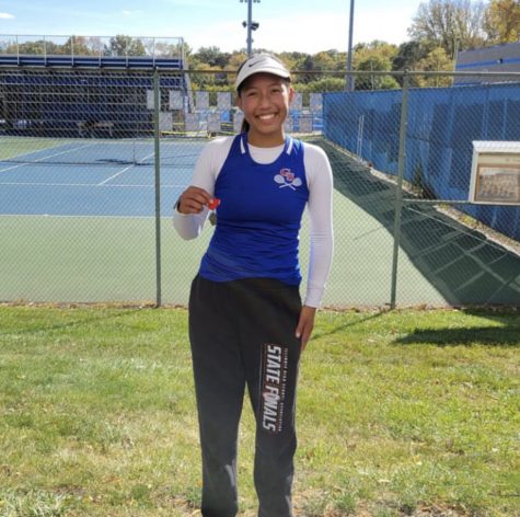 Lorenza Foster-Simbulan qualified for the IHSA State Tournament after delivering an excellent singles performance at Sectionals.

