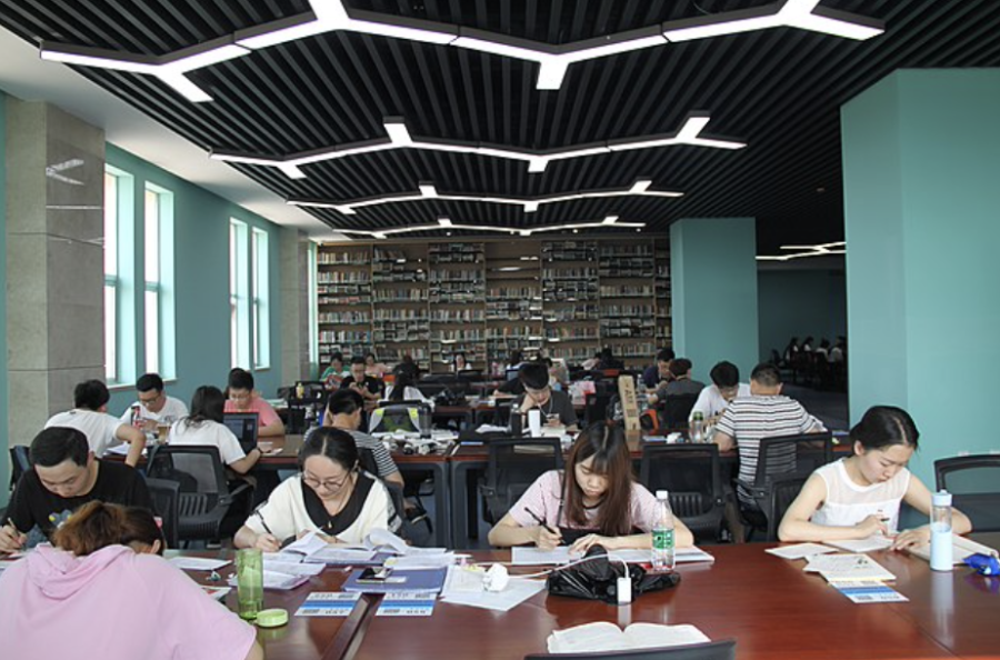 [[File:Sias Library - Students Studying. 2017.jpg|Sias_Library_-_Students_Studying_2017]]