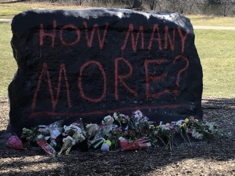 A memorial rock placed at the MSU campus.
Source: https://commons.wikimedia.org/wiki/File:2023_Michigan_State_University_shooting-5.jpg