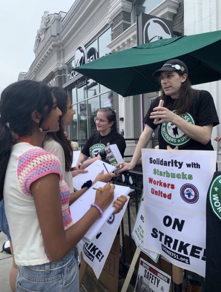 Muneer interviewing Starbucks workers on strike for a journalism camp at Boston University in 2022. 
