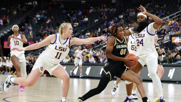 Sharrod going in for the drive, picture taken by Sports Yahoo.

